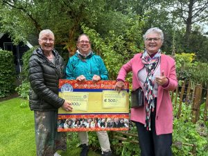 Video: Mooie geldbedragen voor gymvereniging Wieringen en stichting Bangladesh