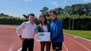 Flinke cheque voor ballet en atletiek
