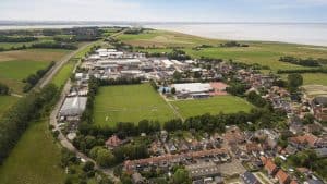Staat het mooiste voetbalcomplex in Hippolytushoef? (video)