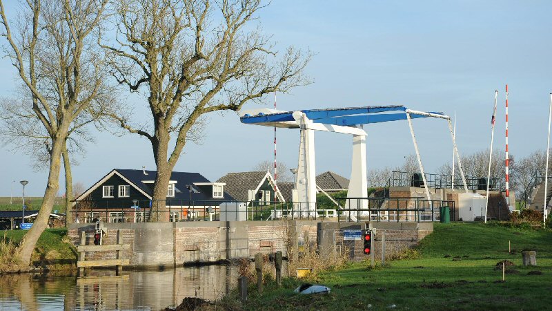Van Ewijcksluisbrug tijdelijk afgesloten