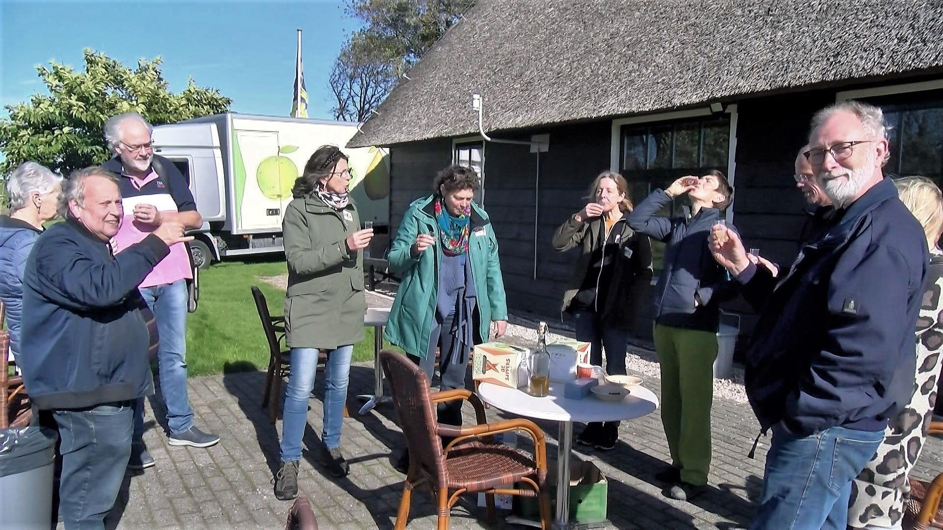 Lekker gezond sap van de fruitpers (video)