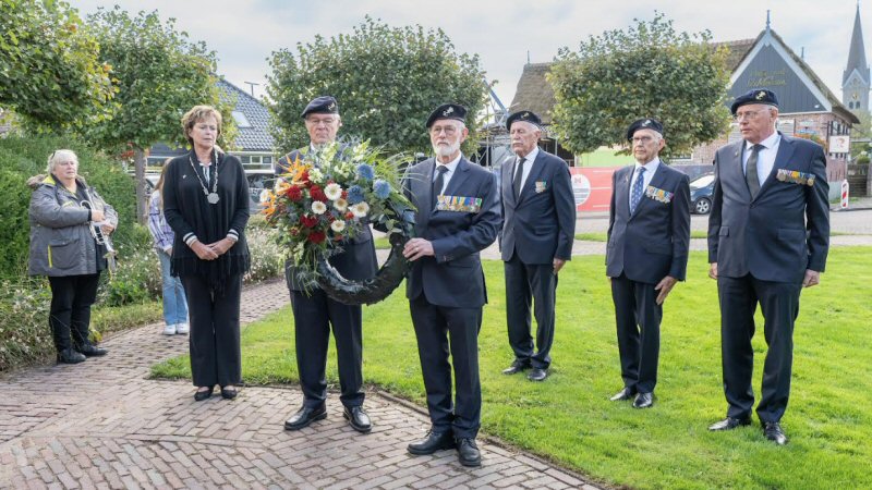 Muisstil bij bloemlegging op Veteranendag