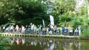 Bewoners Magnushof vissen er lustig op los