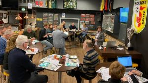 Gemeenteraad ontbijt in voetbalkantine
