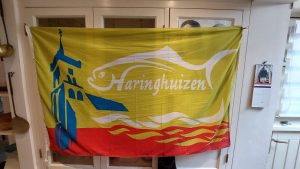 Nieuwe vlag Haringhuizen wappert in het dorp
