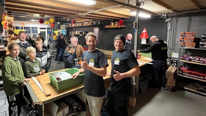 Knallende start van vuurwerkverkoop