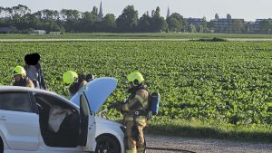Auto spontaan in brand op Burenweg Schagen