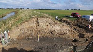 Middeleeuwse Wierdijk in Wieringen op de schop