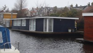 Woonboot is lek