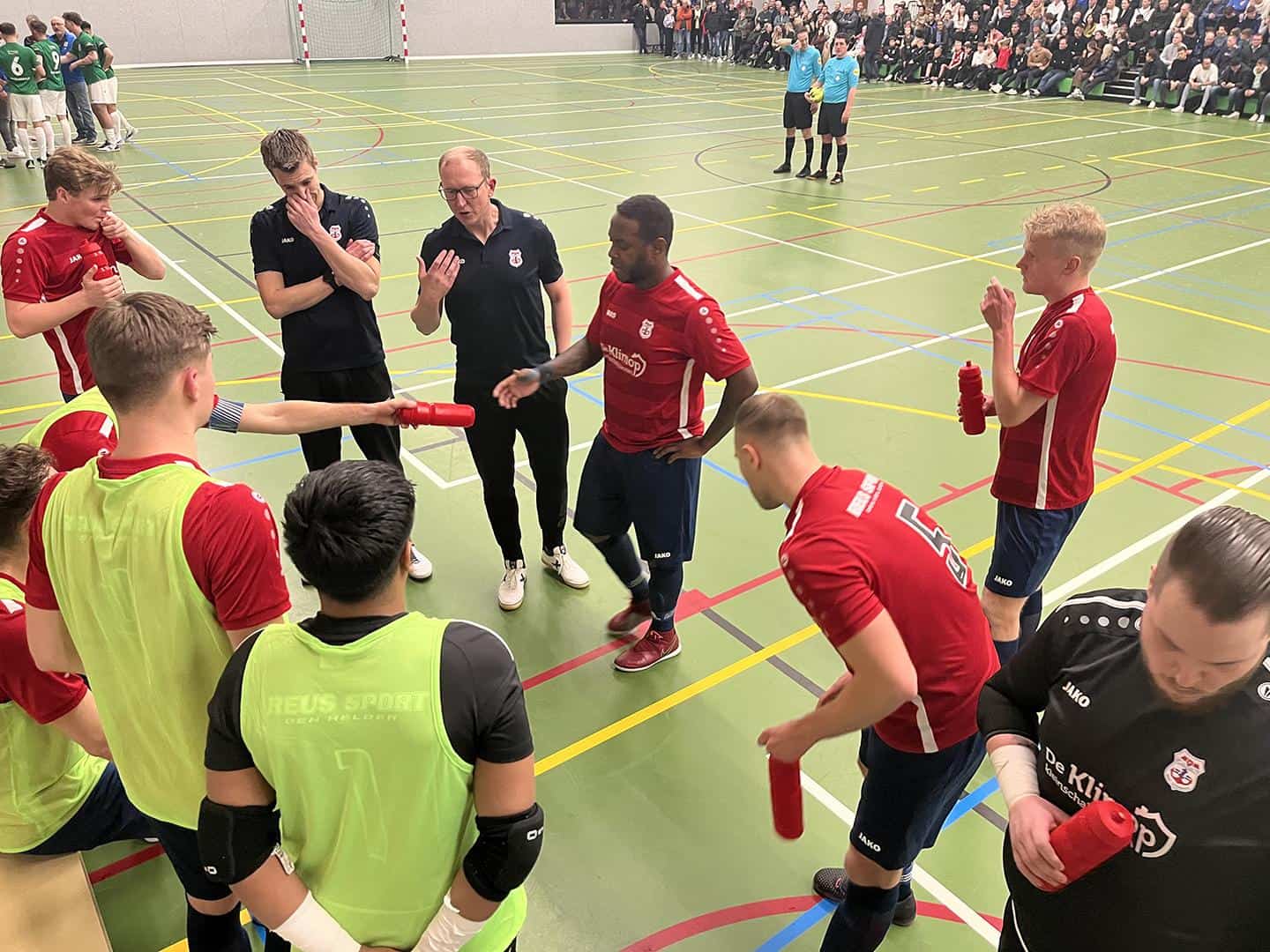 Zaalvoetbal: Scagha’66 geeft Zeemacht met 6-3 klop