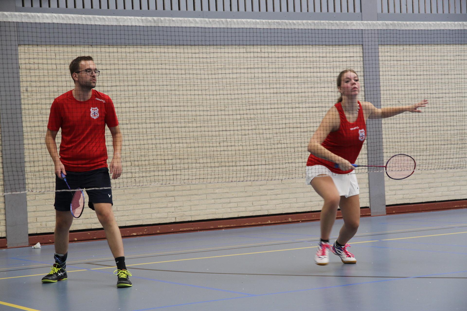 Zeemacht badmintonners onderuit tegen Swish