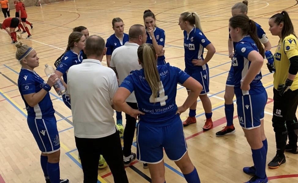 Zaalvoetbalsters Zeemacht sluiten jaar af met verlies