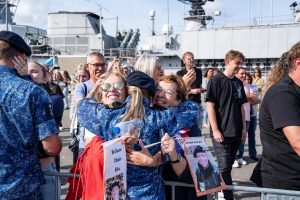 Marineschip Zr.Ms. Groningen terug in Helderse haven