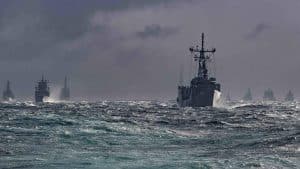 Zr.Ms. Van Amstel jaagt op onderzeeboten tijdens oefening