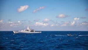 Zr.Ms. Friesland onderschept ruim 300 kilo cocaïne