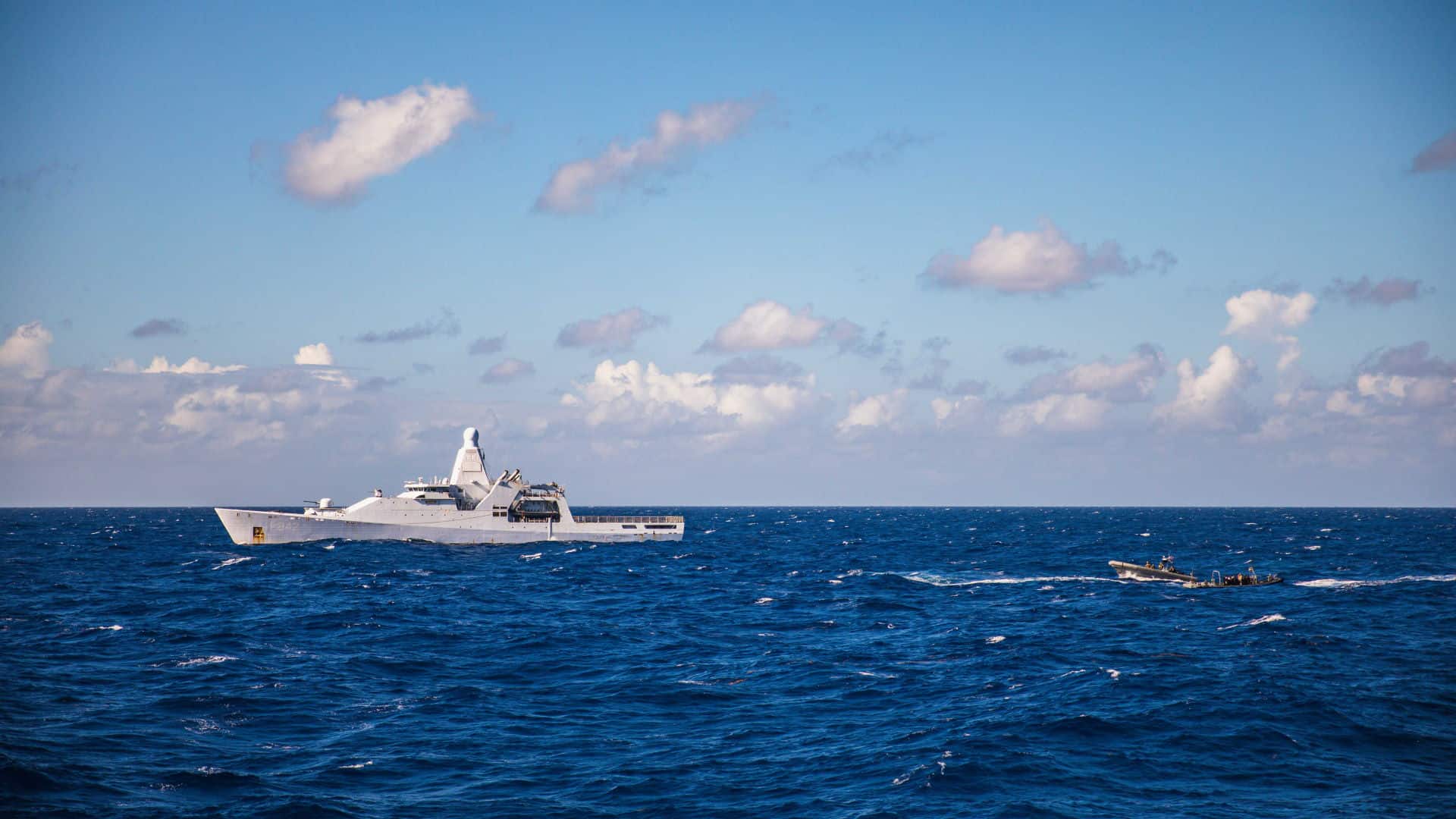Zr.Ms. Friesland onderschept ruim 300 kilo cocaïne