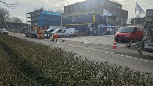 Gaten wegdek Zuiderweg gedicht