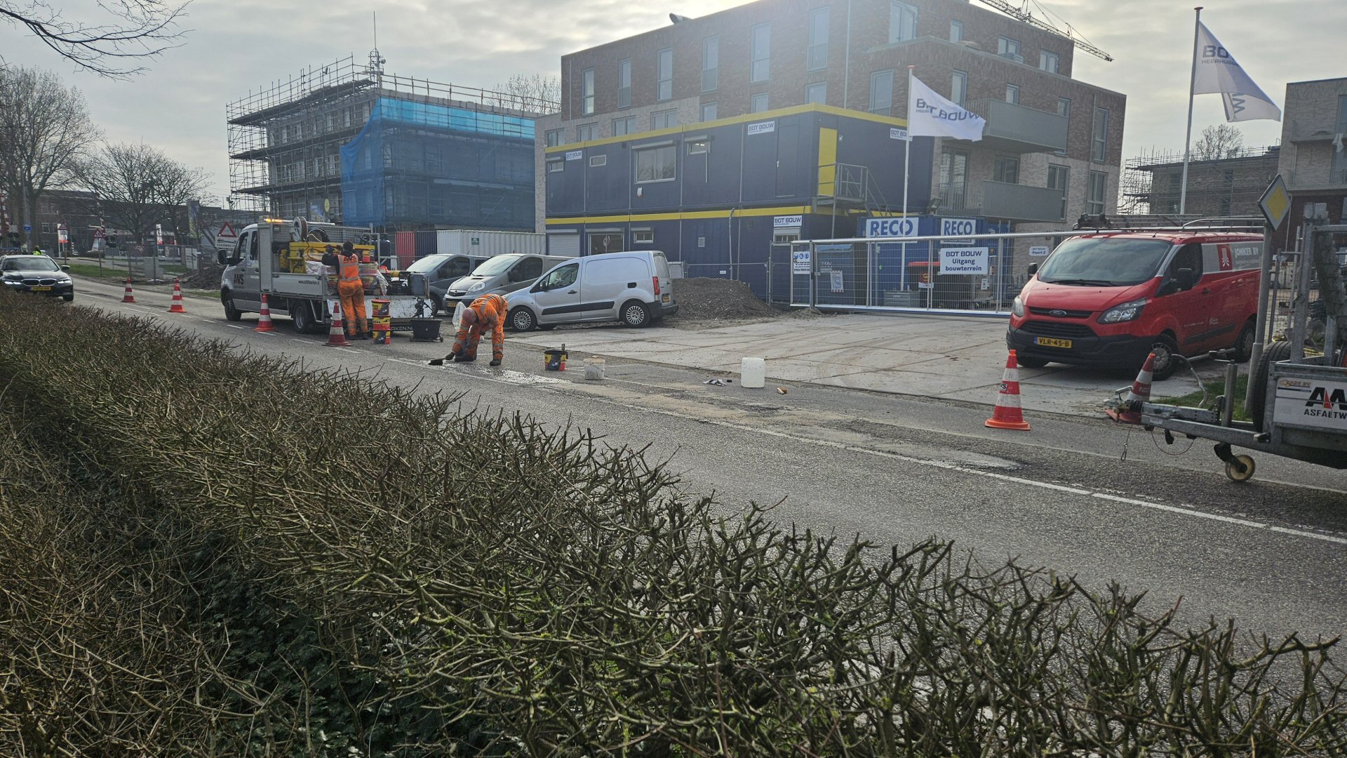 Gaten wegdek Zuiderweg gedicht