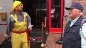 Zwerfafvaljutters in centrum van Den Helder