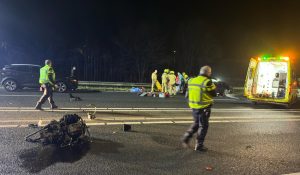 Motorblok vliegt uit voertuig na aanrijding