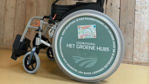 Nieuwe rolstoelen voor Het Groene Huys