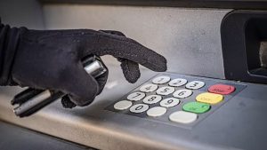 Bankpasfraudeur aangehouden in ‘t Veld