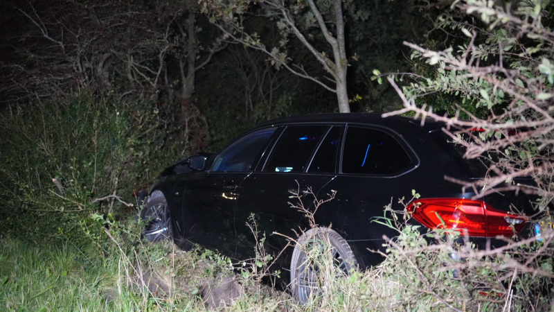 Auto tegen boom na ruzie golfbaan Dirkshorn
