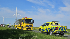 Auto te water gereden langs kanaal N9