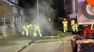 Auto zwaar beschadigd door brand, vermoedelijk brandstichting (update)