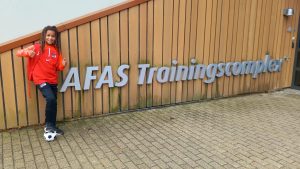Jeugdspeler FC Den Helder traint bij de AZ voetbalschool