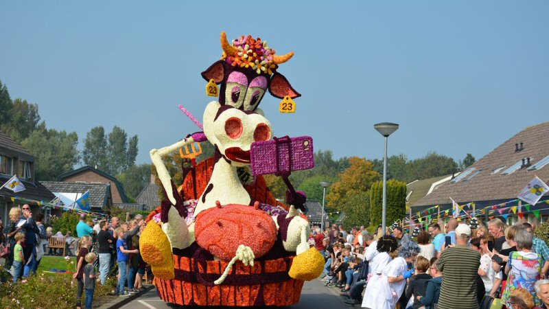 Bloemencorso Winkel zorgt voor saamhorigheid