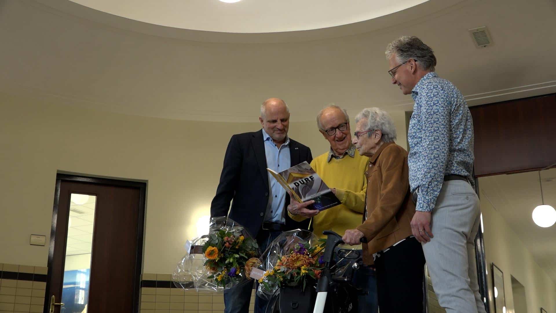 Woningstichting viert jubileum met een boek: DURF (video)