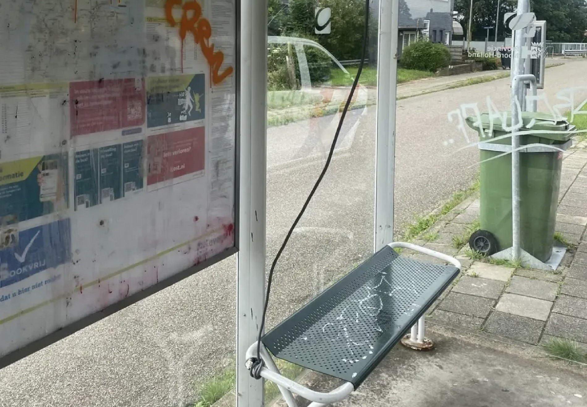 Bizarre ontdekking bij bushalte Hippolytushoef