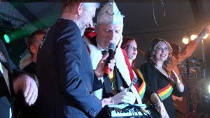 Video: Carnaval losgebarsten na overhandiging sleutel aan Prins Danny I