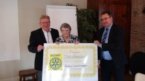 Cheque van € 3100,- voor Max Plazier Huis