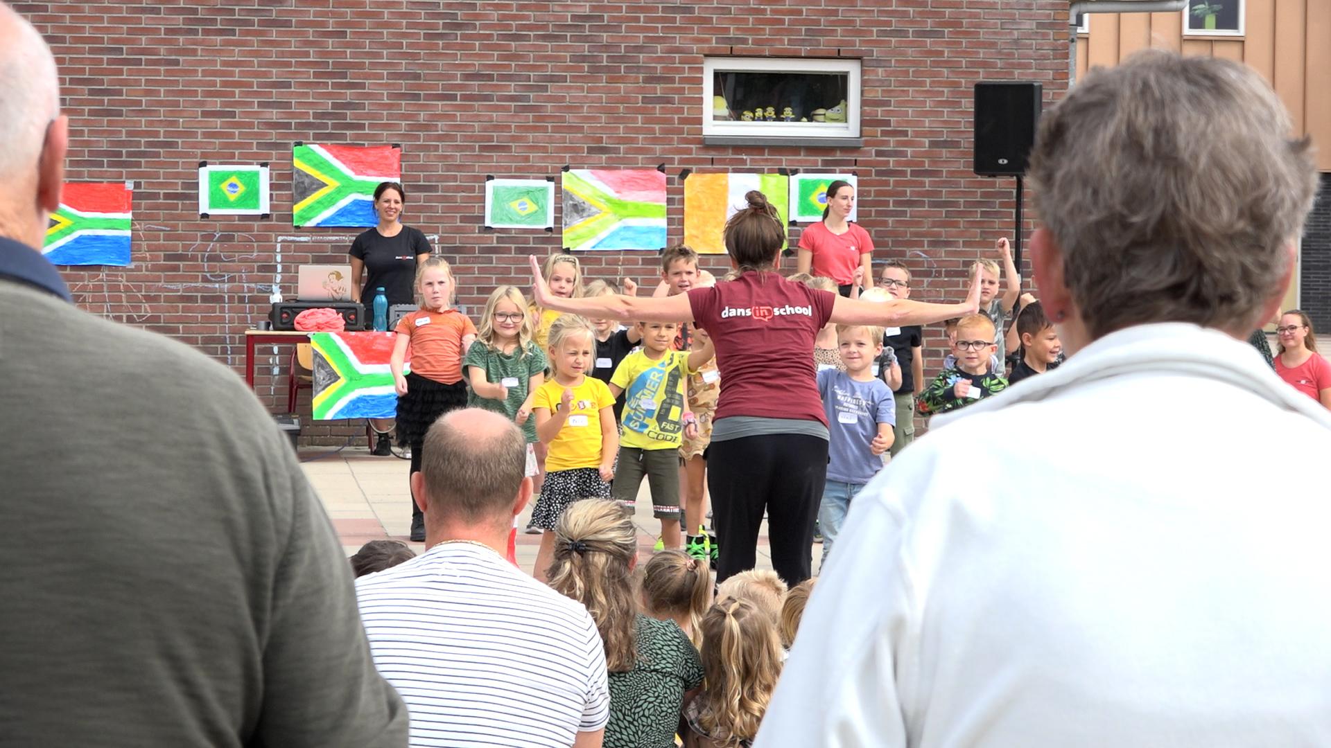 Leerlingen Titus Brandsma dansen de hele wereld over (video)