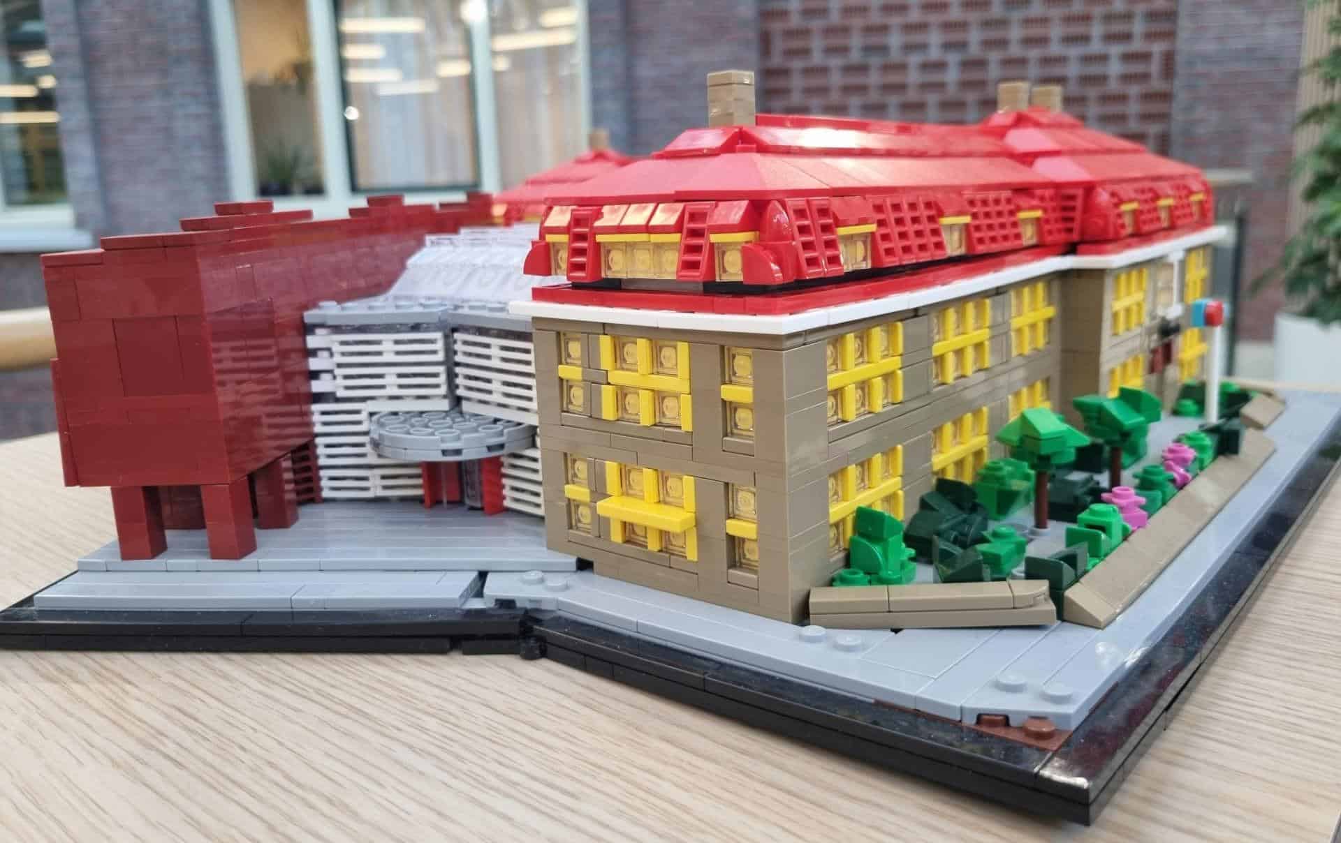 Honderdjarige De Vijfsprong in Lego nagebouwd