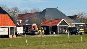 Brand in boerderijwoning Den Oever