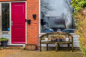 Explosie beschadigt woning in Den Helder, politie onderzoekt mogelijk verband met eerdere brandstichting