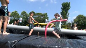 Video: Zon en veel plezier op Dorpsfeest Westerland