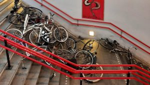 Fietsvandalen houden huis op station Schagen