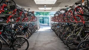Geen fietsenstalling in oude V&D gebouw, maar waar dan wel?