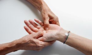 Massage voor mensen met parkinson in buurthuis De Verbinding