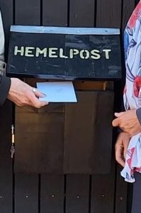 Afscheidshuis Westerland plaatst Hemelpost-brievenbus