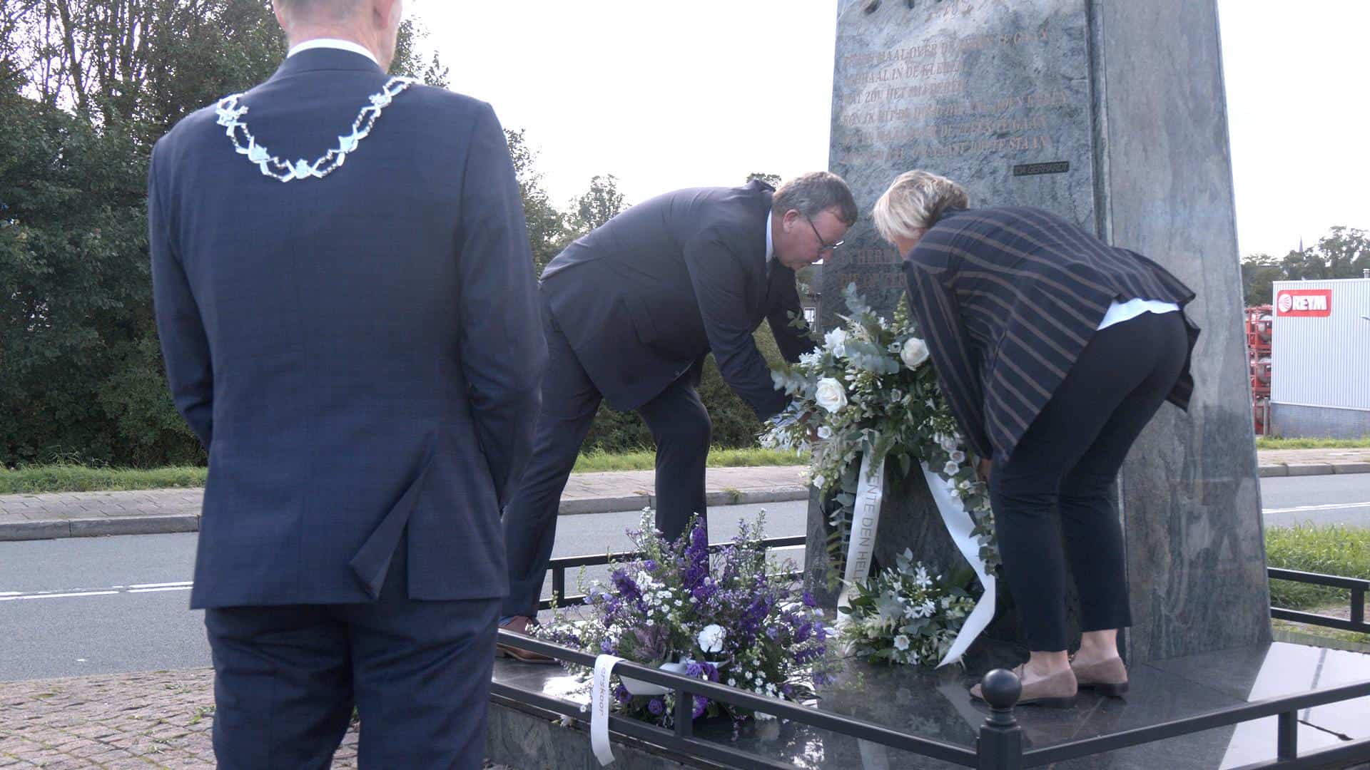 Het Nieuwedieper Visserskoor blijft het Vissersmonument herdenken (video)