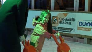 Video: Weer een maand lang schaatsplezier in de Beatrixstraat
