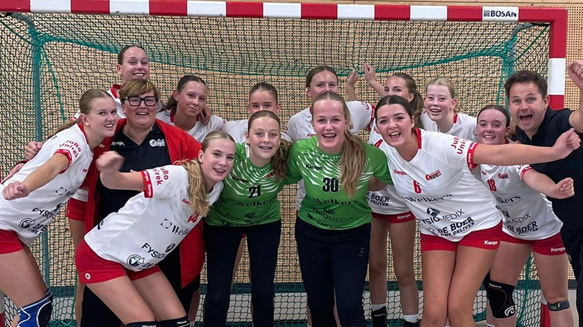 Handbalsters van VZV en ZAP schitteren op toernooi