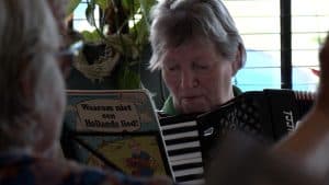 Aan veertig jaar accordeonmuziek van Jenny komt mogelijk een einde (video)