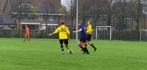Dames JVC pakken punt bij Reiger Boys