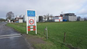 Is de kaasmakerij in Lutjewinkel uit zijn jasje gegroeid? “Veel verkeer voor zo’n klein dorp”